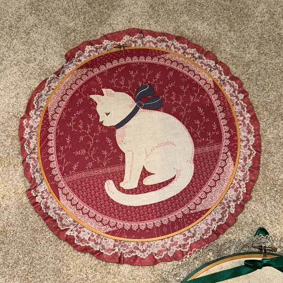 Vtg 80s Cat Art Embroidery Hoop Lace Shabby Cottage Core Set 2 12" Wall Hangings - Picture 4 of 5